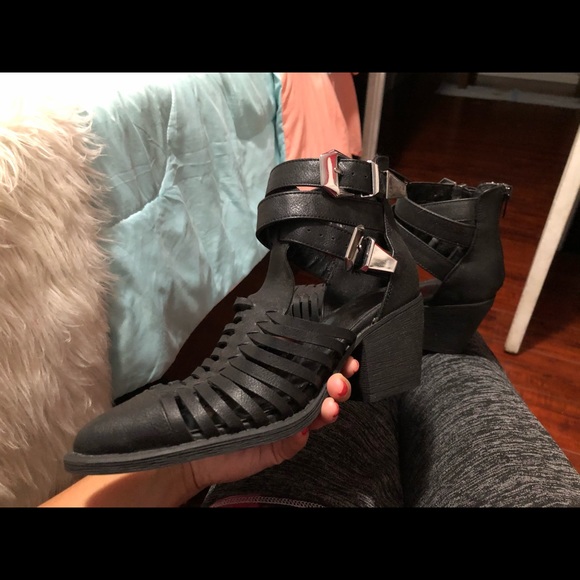 Black straps booties !! With a heels - Picture 8 of 10